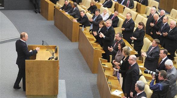 نواب البرلمان أمام الرئيس الروسي فلادمير بوتين (أرشيف)