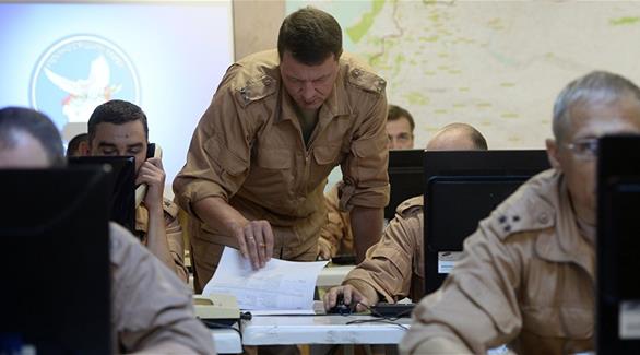 عسكريون روس في قاعدة حميميم الجوية (سبوتنيك)