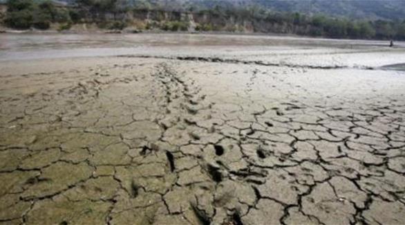 انحسار المياه بنهر ماجدالينا في كولومبيا بسبب نقص الأمطار الناجم عن النينيو (رويترز)