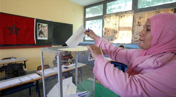 امرأة تدلي بصوتها في الانتخابات المغربية (أرشيف / أ ب)