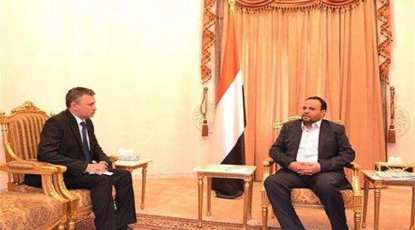 القائم بأعمال السفارة الروسية الجديد في اليمن يزور رئيس المجلس السياسي للانقلابيين في القصر الرئاسي (وكالة أنباء الحوثين)