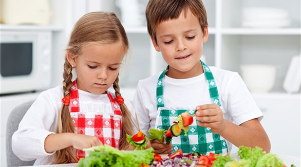 الأطفال يغيرون أذواقهم بسهولة ويمكن إكسابهم عادات أكل صحية
