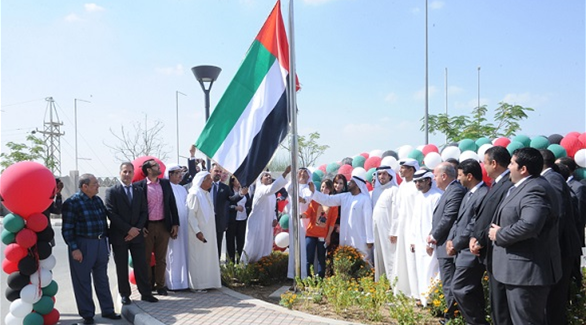 علم الإمارات يرتفع في مقر الاتحاد (المصدر)