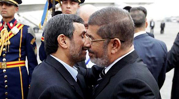 صورة أرشيفية للقاء محمد مرسي بمحمود أحمدي نجاد