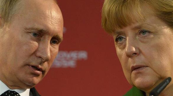 الرئيس الروسي فلاديمير بوتين والمستشارة الألمانية أنغيلا ميركل (أرشيف) 