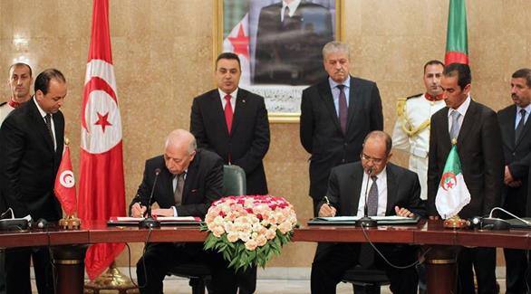 وزير الخارجية التونسي مونجي حامدي مع نظيره الجزائري رمطان لعمامرة 