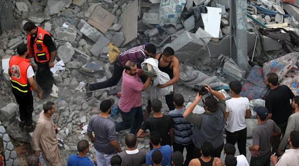 خلال انتشال الجثث من أنقاض غزة
