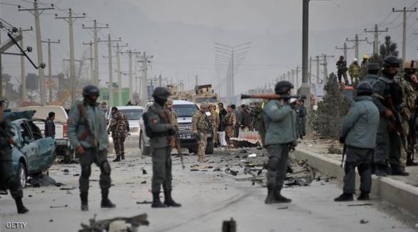 قوات أفغانية تتفحص مقر إحدى هجمات طالبان (getty)