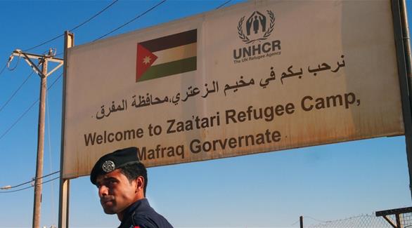 أمام مدخل مخيم الزعتري للاجئين في الاردن