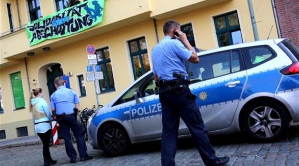 الشرطة الألمانية امام مقر الحزب