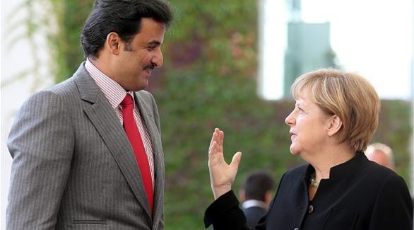 أمير قطر تميم بن حمد آل ثاني خلال لقاء المستشارة الألمانية أنجيلا ميركل في برلين (رويترز)