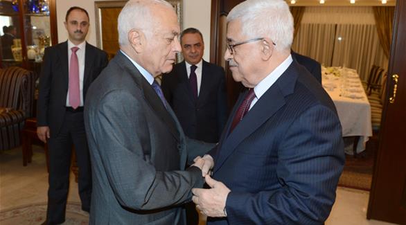 الأمين العام لجامعة الدول العربية نبيل العربي والرئيس الفلسطيني محمود عباس (أرشيف)