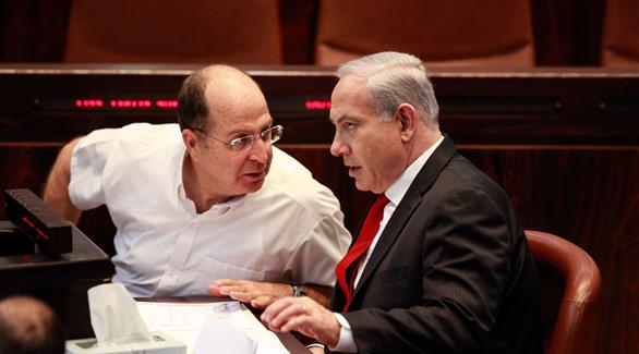 نتانياهو برفقة وزير الجيش الإسرائيلي موشيه يعلون (أرشيف)