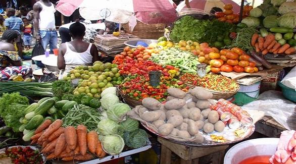 تحديد تحركات السكان أدت أيضا إلى تعطيل الأسواق وإلى ندرة الغذاء والشراء المحموم(أرشيف) 
