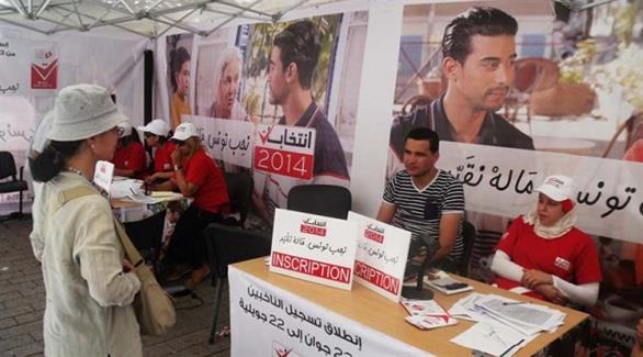 مواطنة تونسية تشارك في الانتخابات(أرشيف)
