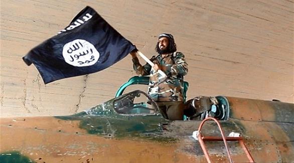 داعش في مطار الرقة العسكري (أ ب)