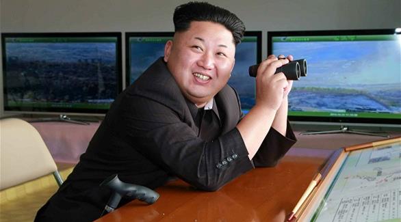 زعيم كوريا الشمالية يتفقد التدريبات العسكرية (رويترز)