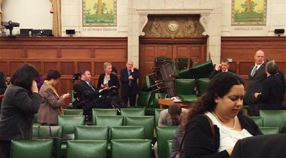 قاعة الحزب المحافظ بالبرللمان بعد دقائق من بدء إطلاق النار الأربعاء الماضي (كندا نيوز)
