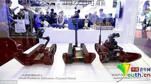  روبوتات عسكرية صينية لمكافحة الإرهاب 201511270303695