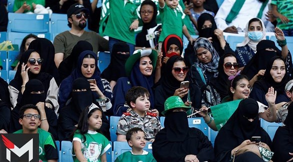 عائلات سعودية تتابع مباراة سابقة لـ"الأخضر" (أرشيف)