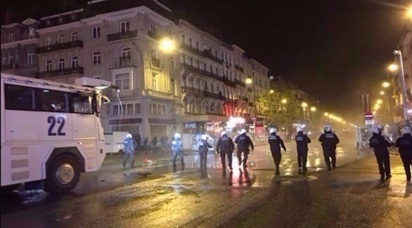 الشرطة البلجيكية في ساحة بروكسيل (رويترز)