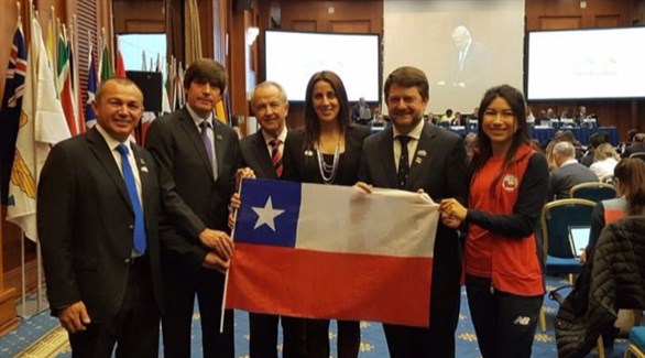 مسؤولو تشيلي يحتفلون بنجاح تشيلي (تويتر)