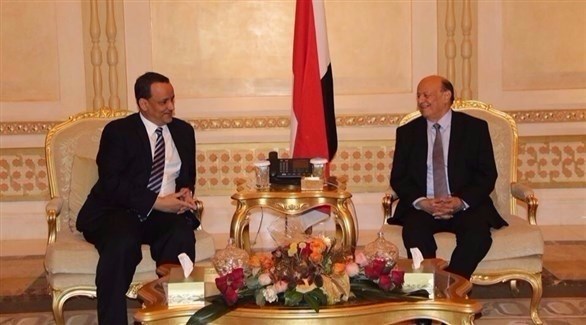 الرئيس اليمني عبد ربه منصور هادي ومبعوث الأمم المتحدة إلى اليمن إسماعيل ولد الشيخ (أرشيف)