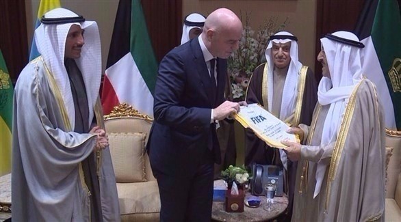 أمير الكويت يستقبل رئيس الـ"فيفا" (تويتر)