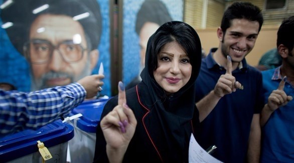 إيرانيون يدلون بأصواتهم في مراكز الاقتراع (أرشيف)