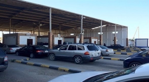 سيارات ليبية في معبر رأس جدير الحدودي (أرشيف)