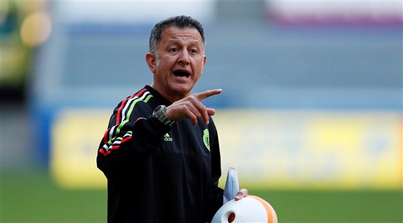 مدرب المكسيك خوان كارلوس أوسوريو (رويترز)
