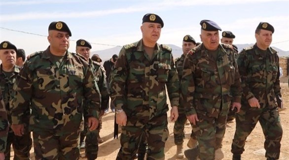 قائد الجيش اللبناني العماد جوزف عون وضباط آخرين (ارشيف)