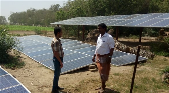 لوحات لتحويل الطاقة الشمسية إلى كهرباء في مزرعة يمنية بصنعاء (أرشيف)