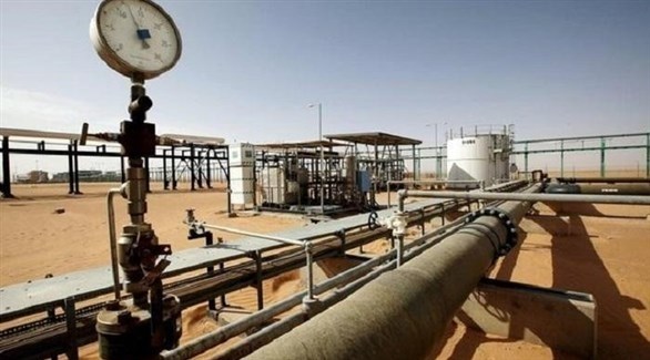 لقطة عامة لأنابيب نفط في حقل الشرارة النفطي في ليبيا (أرشيف)