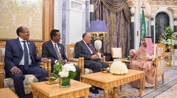 الملك سلمان مع عدد من وزراء الخارجية (واس)