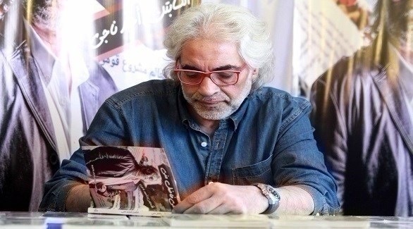 أحمد ناجي أثناء توقيع كتابه بمعرض القاهرة للكتاب (24 - محمود العراقي)