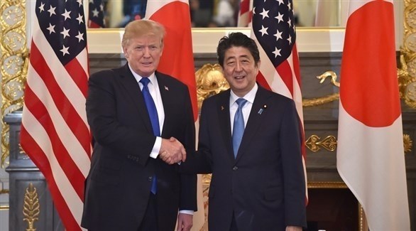الرئيس الأمريكي دونالد ترامب ورئيس الوزراء الياباني شينزو آبي (أرشيف)