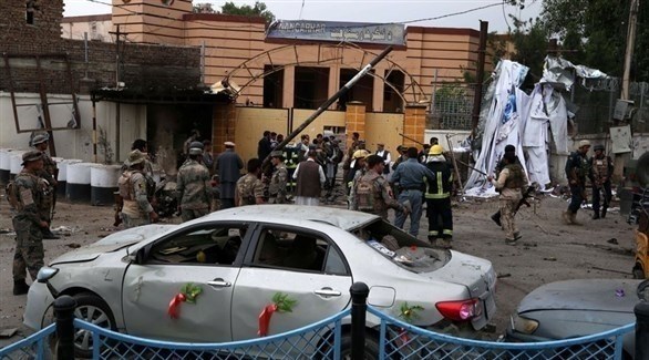 قوات الأمن الأفغانية في موقع الهجوم على المبنى الحكومي بجلال أباد (إ ب أ)