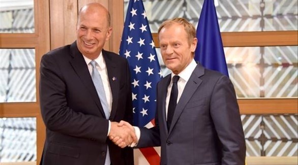 سفير أمريكا لدى الاتحاد الأوروبي سوندلاند ورئيس المجلس الأوروبي دونالد توسك (أرشيف)