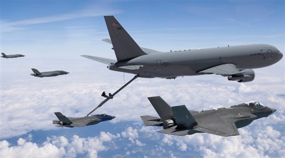 الطائرة الصهريج KC-46 Pegasus في اختبار تزويد الوقود لمقاتلات (أرشيف))