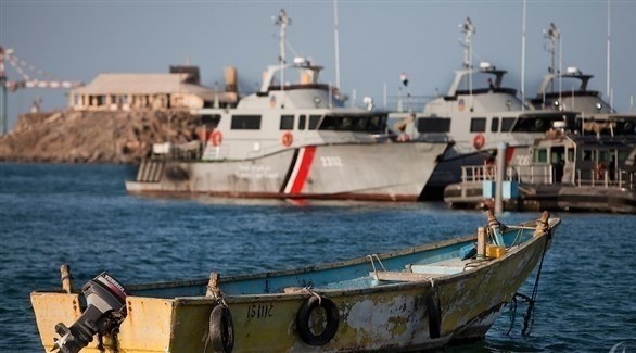 قارب صيد قرب زوارق حربية يمنية (أرشيف)