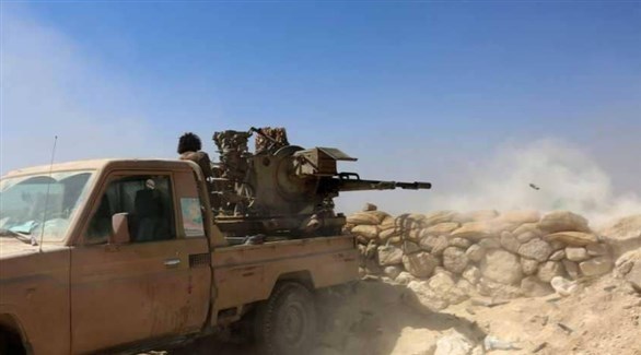 جندي يمني يُطلق النار من مدفع محمول على عربة (أرشيف)