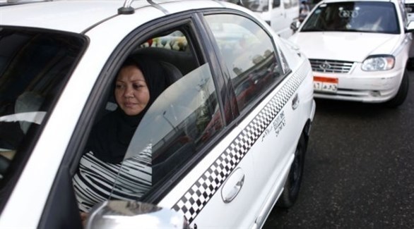 مصرية تقود سيارة أجرة (أرشيف)