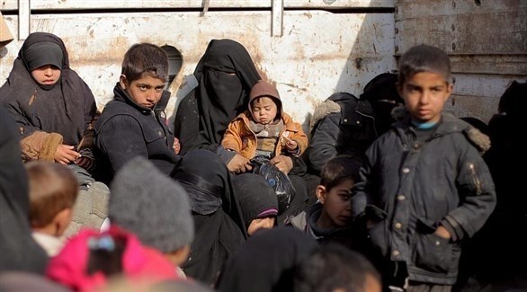 داعشيات مع أطفالهن في قبضة قوات قسد في سوريا (أرشيف)