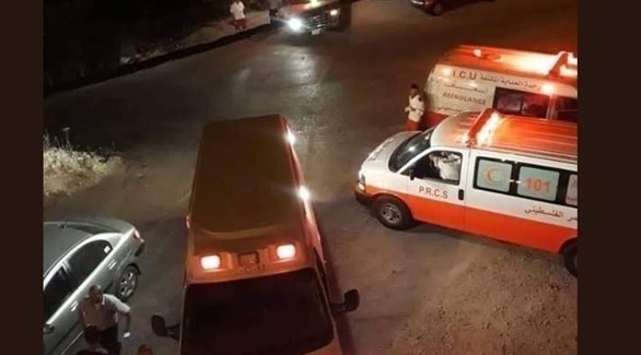 سيارات إسعاف حول الأمن الوقائي في نابلس بعد محاصرته من قبل قوات إسرائيلية (تويتر)