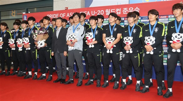 منتخب كوريا الجنوبية للشباب لحظة وصوله (تويتر)