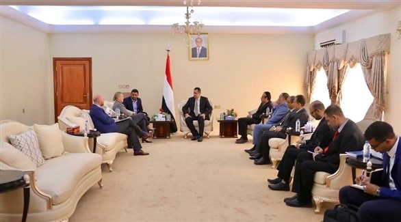 رئيس الحكومة اليمنية معين عبدالملك و منسقة الأمم المتحدة للشؤون الإنسانية ليز غراندي (سبأ)