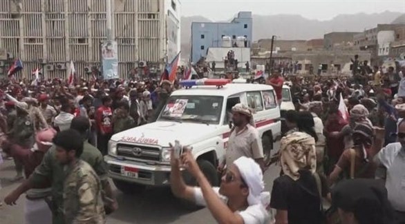 سيارة إسعاف خلال احتجاجات في عدن (أرشيف)