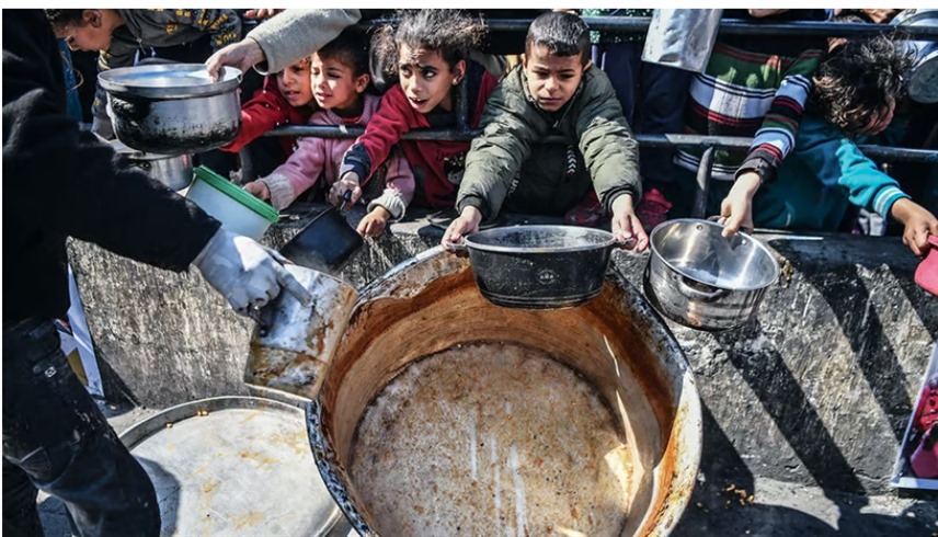 أطفال غزيون في مخيم نازحين (أرشيف)