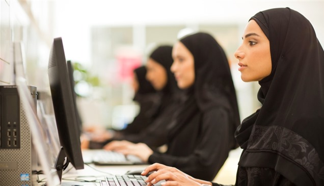 في اليوم العالمي للمرأة.. تشريعات وحوافز دفعت الإماراتية إلى الصدارة